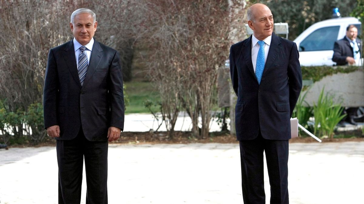 Netanjahu je jako Don Corleone ve filmu Kmotr, říká jeho předchůdce